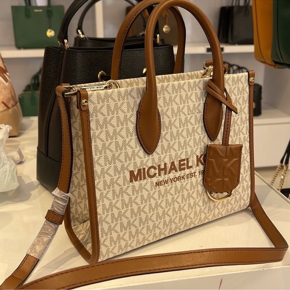 Michael Kors Mirella Small Shopper Top Zip Crossbody Bag Vanilla Logo MK
NWT - Picture 14 of 16